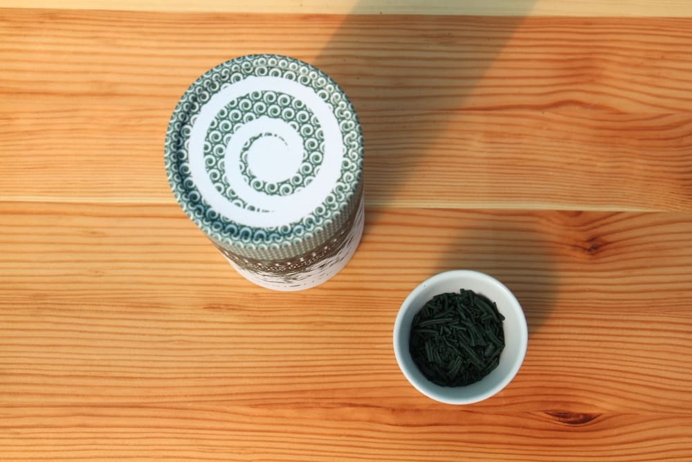 contenant de spiruline en paillettes cultivée chez Manjolive